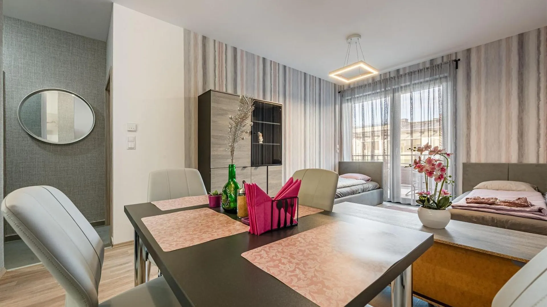 Condo With Garage And Balcony In City Center Budapešť Maďarsko