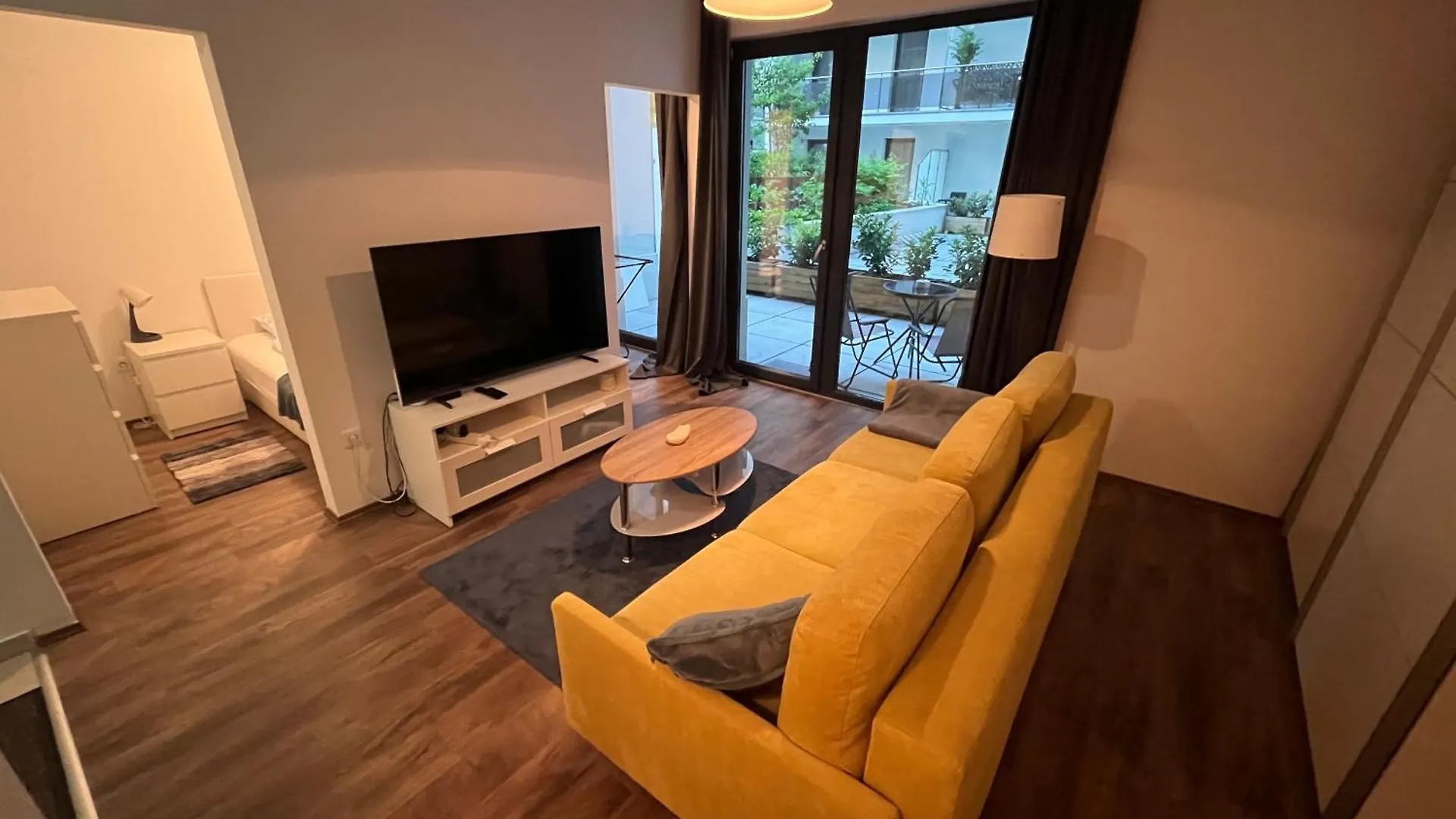 Condo With Garage And Balcony In City Center Budapešť Apartmán