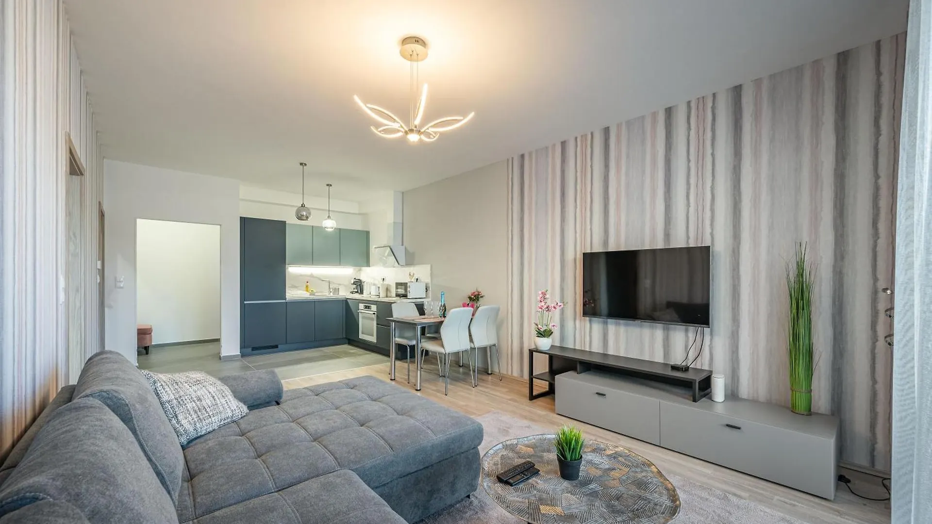 Apartment Condo With Garage And Balcony In City Center Budapest