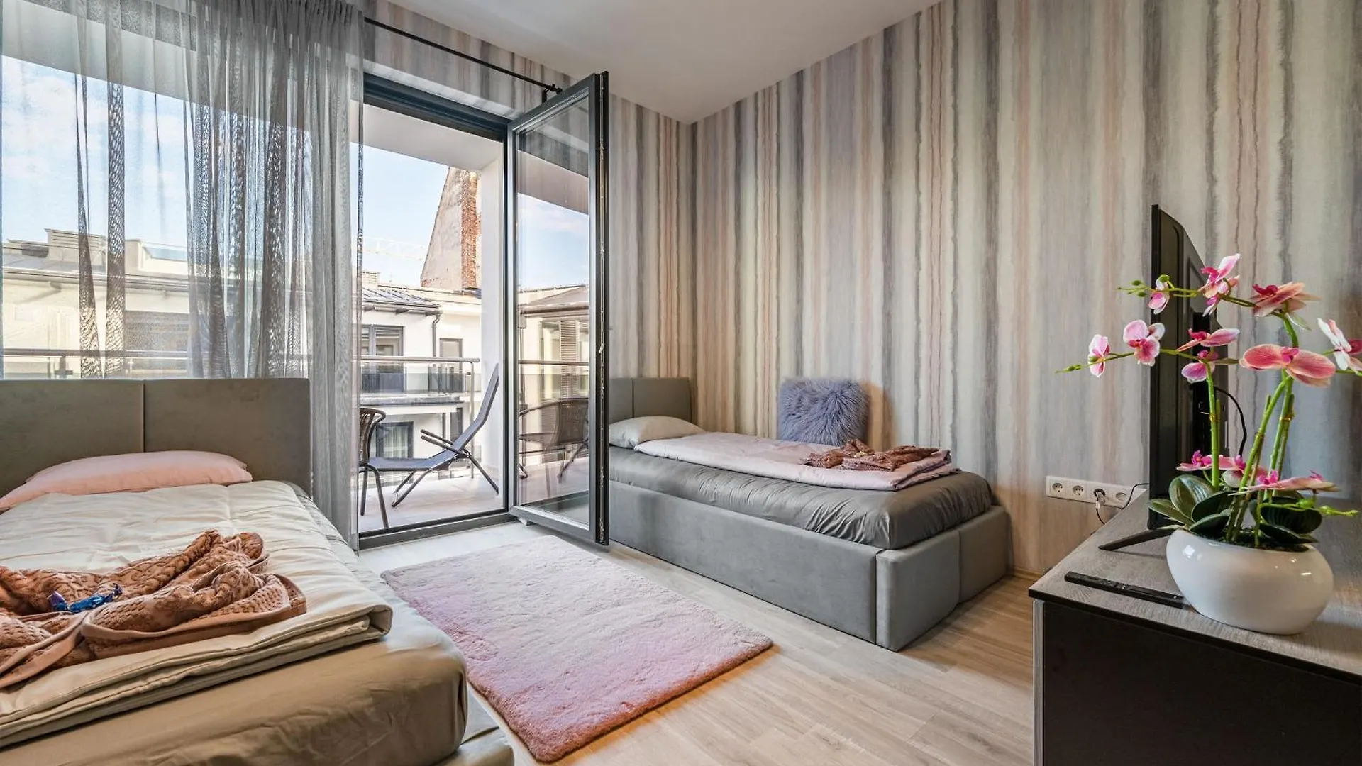 Condo With Garage And Balcony In City Center Budapest