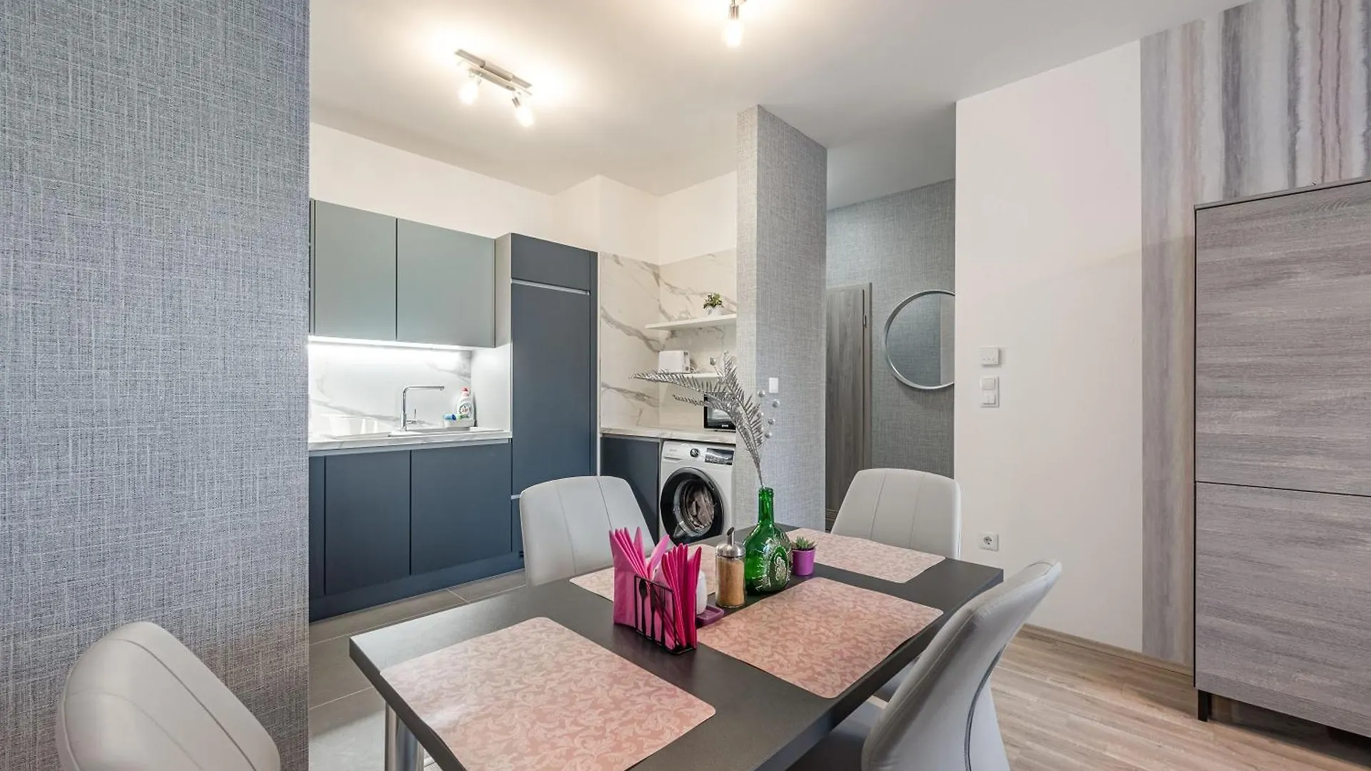 Condo With Garage And Balcony In City Center Budapest 0*,