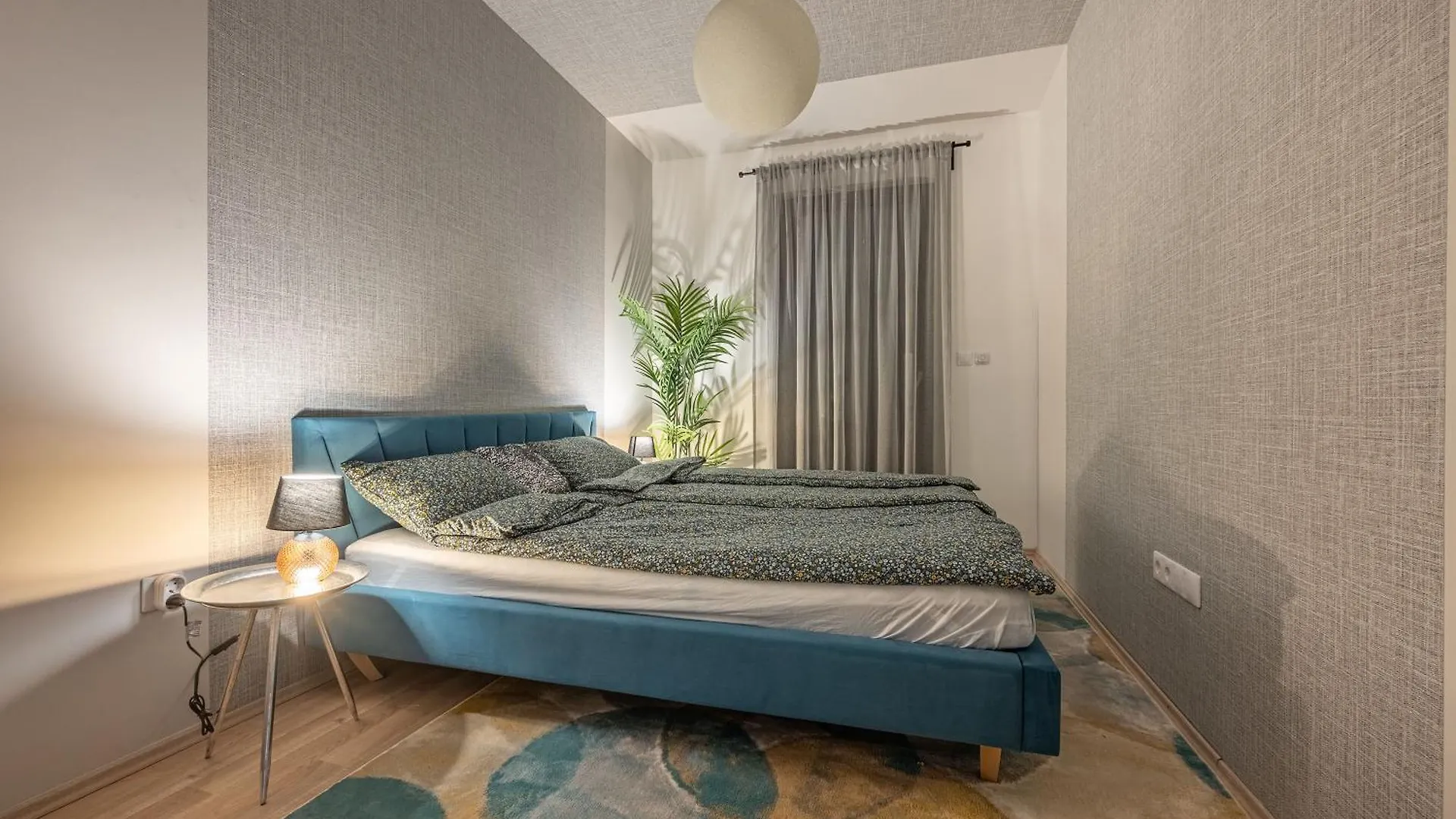 Apartment Condo With Garage And Balcony In City Center Budapest