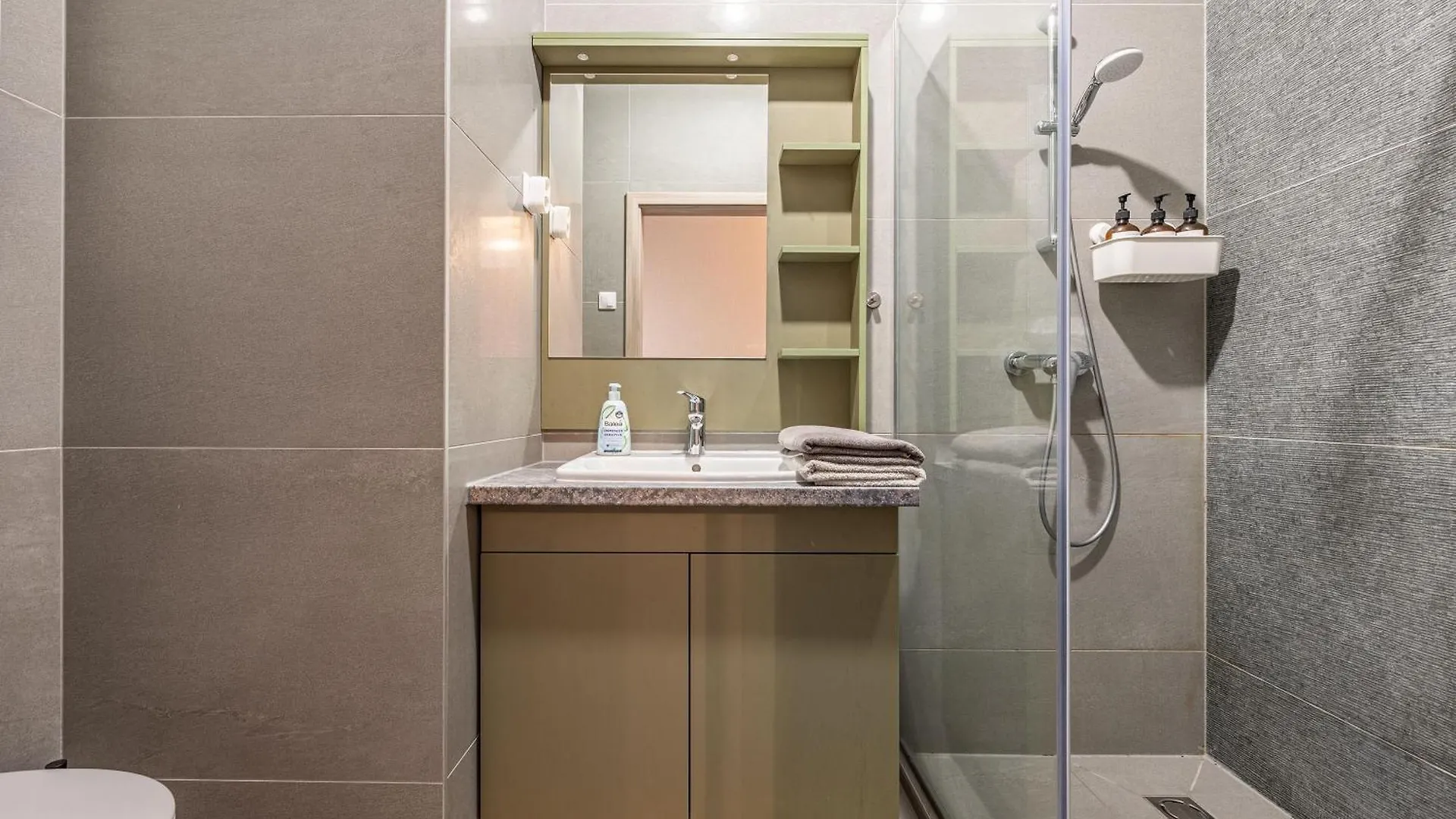 Condo With Garage And Balcony In City Center Budapest