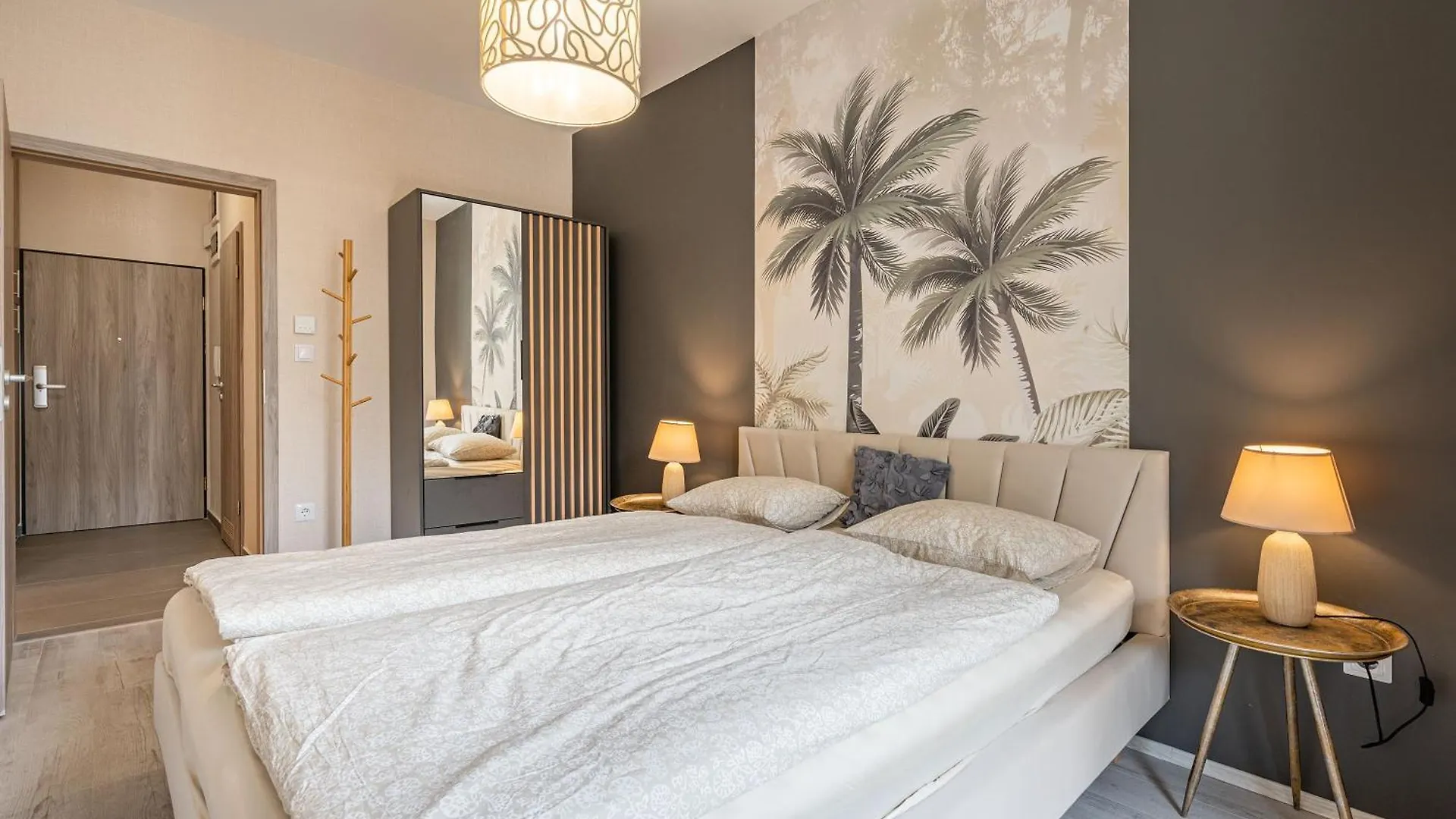 Apartment Condo With Garage And Balcony In City Center Budapest