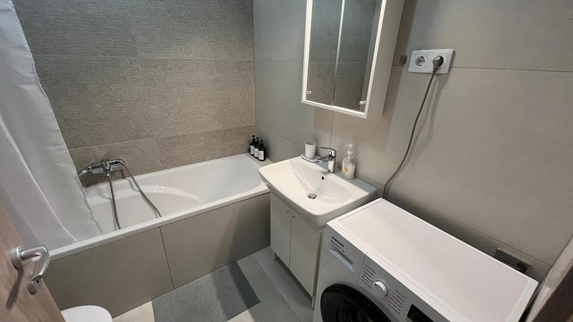 Condo With Garage And Balcony In City Center Budapest 0*,
